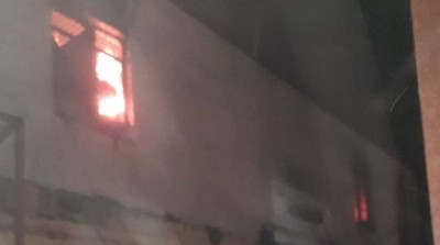 दिल्ली की फैक्ट्री में लगी भयंकर आग, मौके पर पहुंची 28 दमकल गाड़ियां