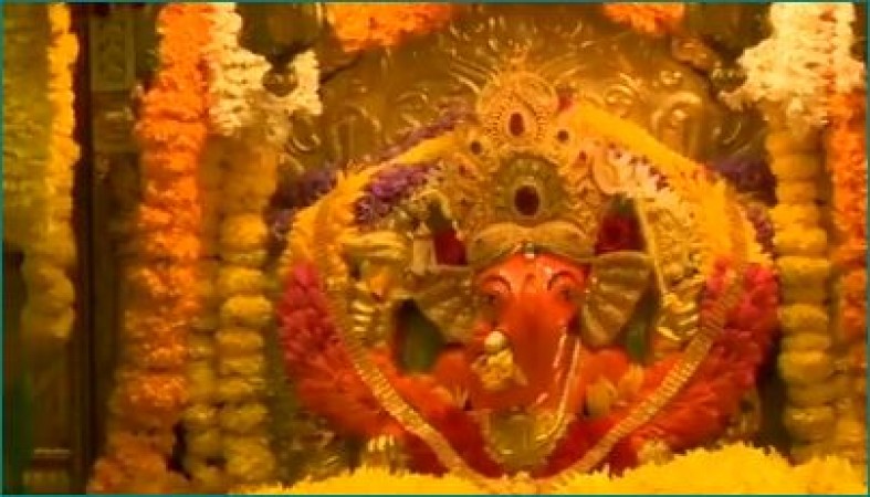 Devotees reach Siddhivinayak temple on New Year