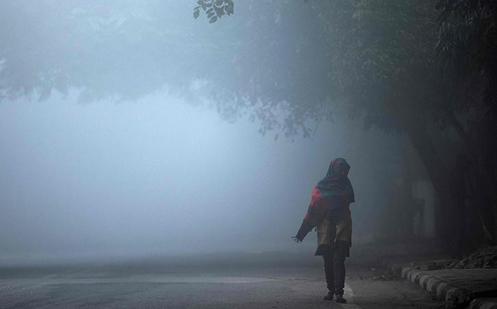 दिल्ली में ठंड का टॉर्चर जारी, यूपी-हरियाणा में बारिश का अनुमान