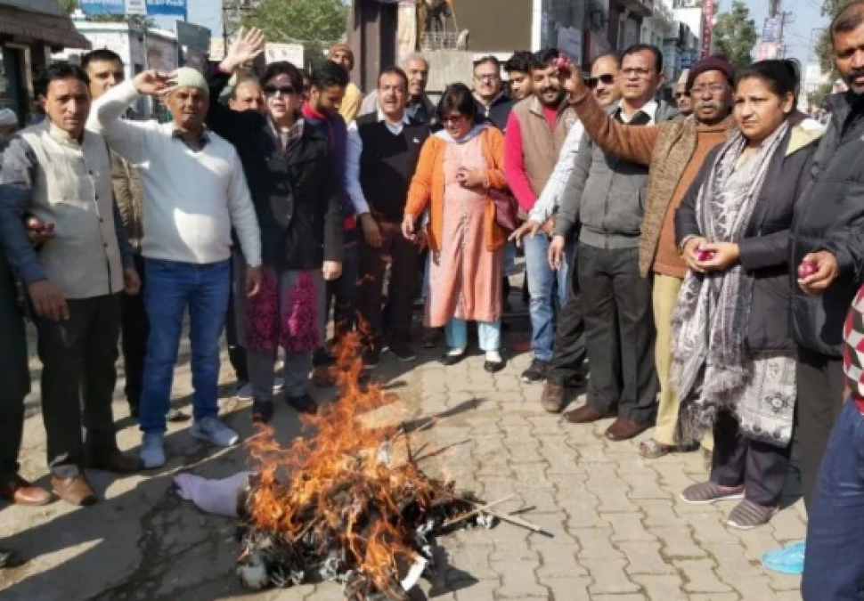 देहरादूनः भाजपा सरकार पर कांग्रेस का बड़ा हमला, आम जनता के मुद्दे पर घेरा