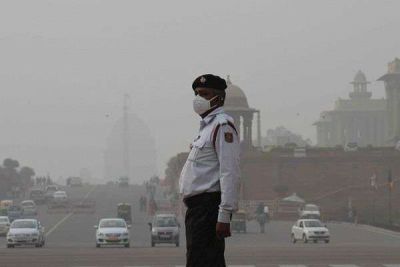 Fog and pollution double hit Delhi, air quality index in poor category