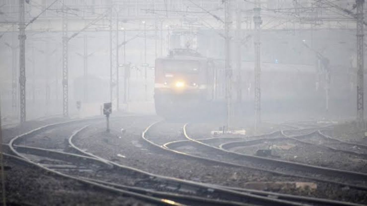 उत्तर भारत में ठंड का कहर जारी, कोहरे के कारण 26 ट्रेनें हुई लेट