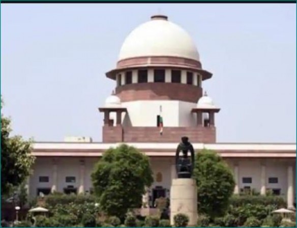 Supreme Court sends notice to Centre on petition demanding ban on political turncoats