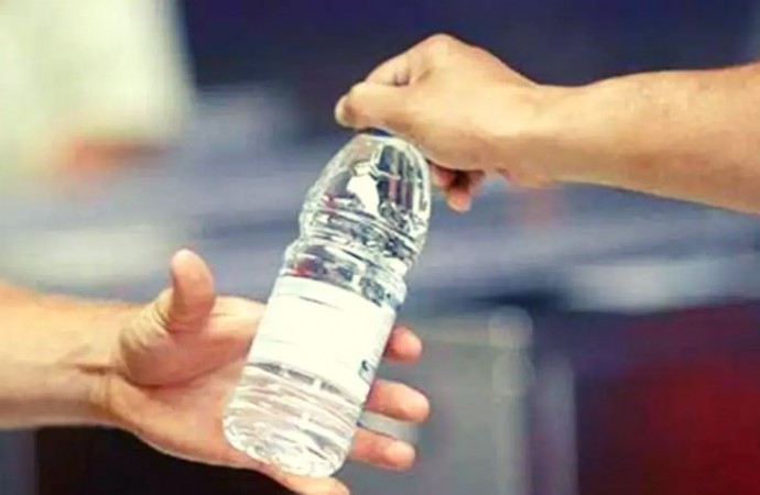 पुडुचेरी: जिलाधिकारी पूर्वा गर्ग को पानी की जगह दिया 'जहर', मचा हड़कंप