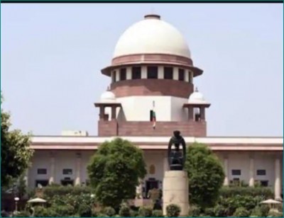 Supreme Court sends notice to Centre on petition demanding ban on political turncoats