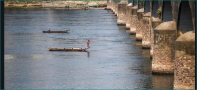 Barwah: Boat overturns in Narmada river, 7 people rescued