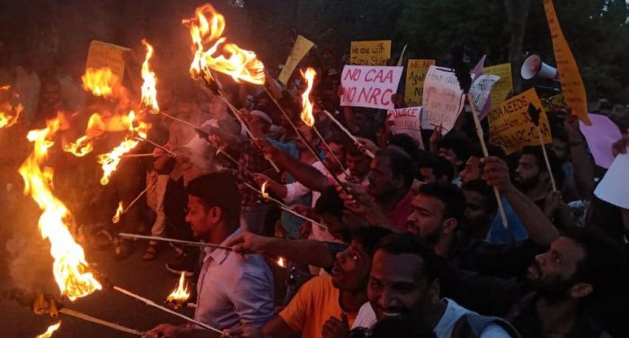 JNU के समर्थन में मैसूर यूनिवर्सिटी का विरोध प्रदर्शन, लगे 'फ्री कश्मीर' के नारे