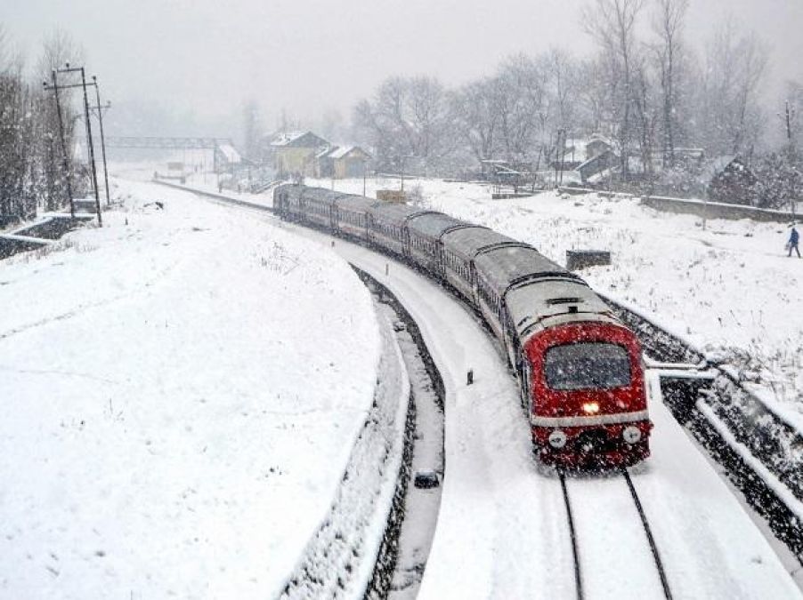 केंद्र सरकार का ऐलान, 2021 तक रेलवे के जरिए कश्मीर से पूरी तरह जुड़ जाएगा शेष भारत