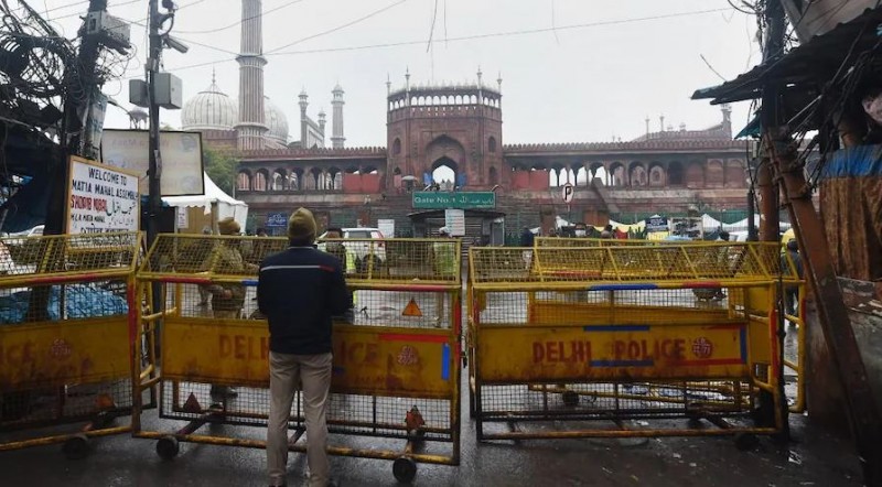 कोरोना की गिरफ्त में 'खाकी', दिल्ली-मुंबई में कई पुलिसकर्मी हुए संक्रमित