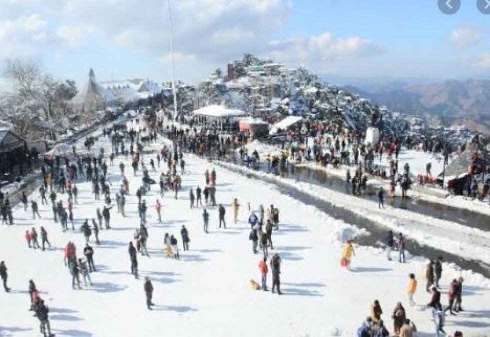शिमला में बर्फ ले रही है सैलानियों की जान, बर्फ पर फिसलने से 20 लोग घायल