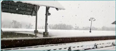 Video: Know how snow being removed from railway track of Srinagar station