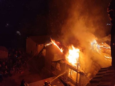 Fire breaks out in two-storey building in Himanchal Pradesh's Kullu