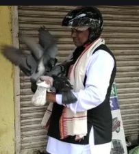 Odisha: This traffic policeman is recognised by pigeons and other birds, named as Birdman cop