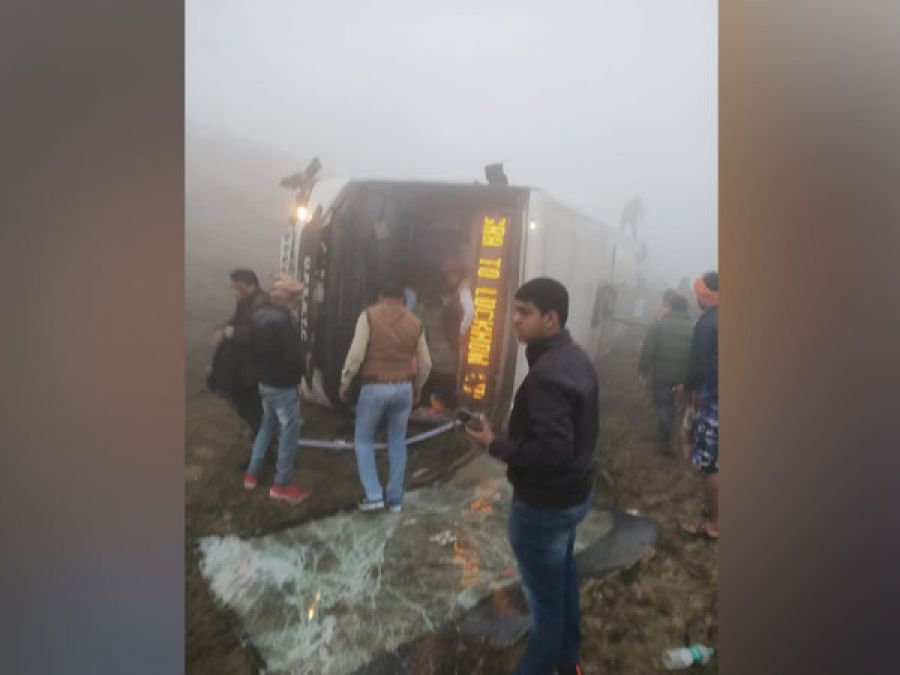 Tragic accident: Bus falls below 20 feet, many injured