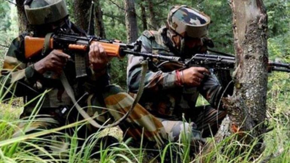 जम्मू कश्मीर में सुरक्षाबलों और आतंकवादियों में मुठभेड़, गोलीबारी में एक आतंकी ढेर