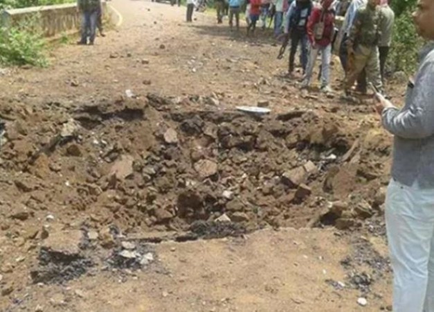 Naxalites IED blast, 3 jawans injured