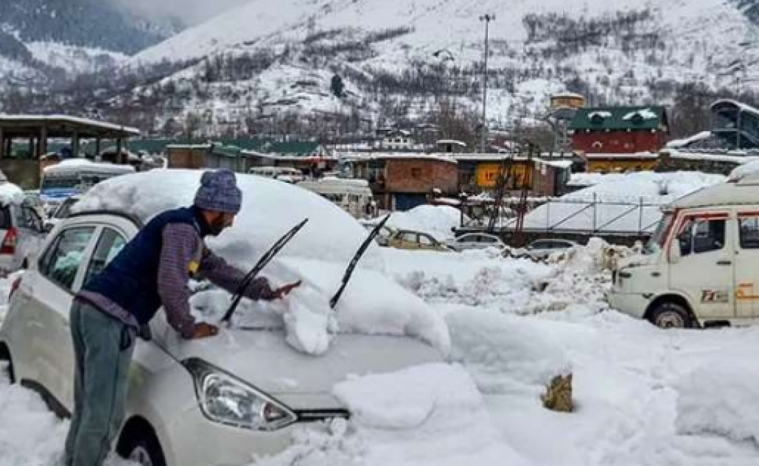 Weather Update: Severe snowfall in north India, people and tourists stranded in many areas