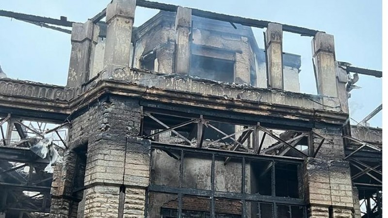 144 साल पुराने इस क्लब में लगी आग, करोड़ों का माल हुआ जलकर ख़ाक