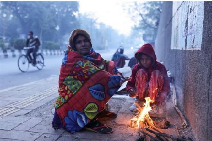 Cold wave intensifies in Delhi, temp reaches 1 degree Celsius