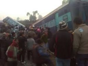 Tragic accident: Lokmanya Tilak Express derailed due to fog, 20 passengers injured