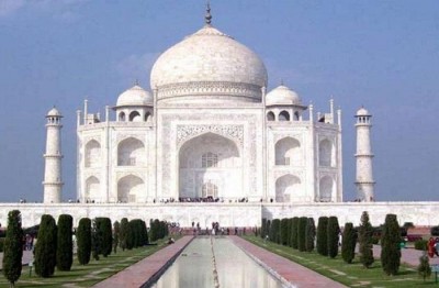 Taj Mahal witness few attendances of tourists due to corona