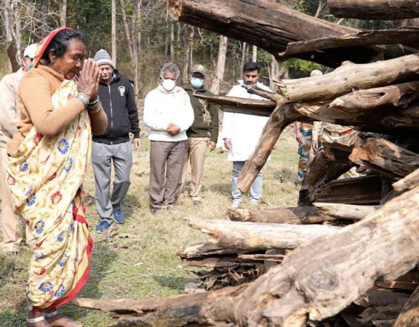 Indian Culture..., people gathered for the last rites of 'Supermom Tigress'