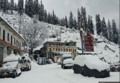 The entire city suffers from snowfall in Uttarakhand, roads closed at many places