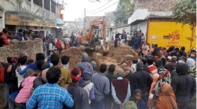 Worker buried under rubble, died