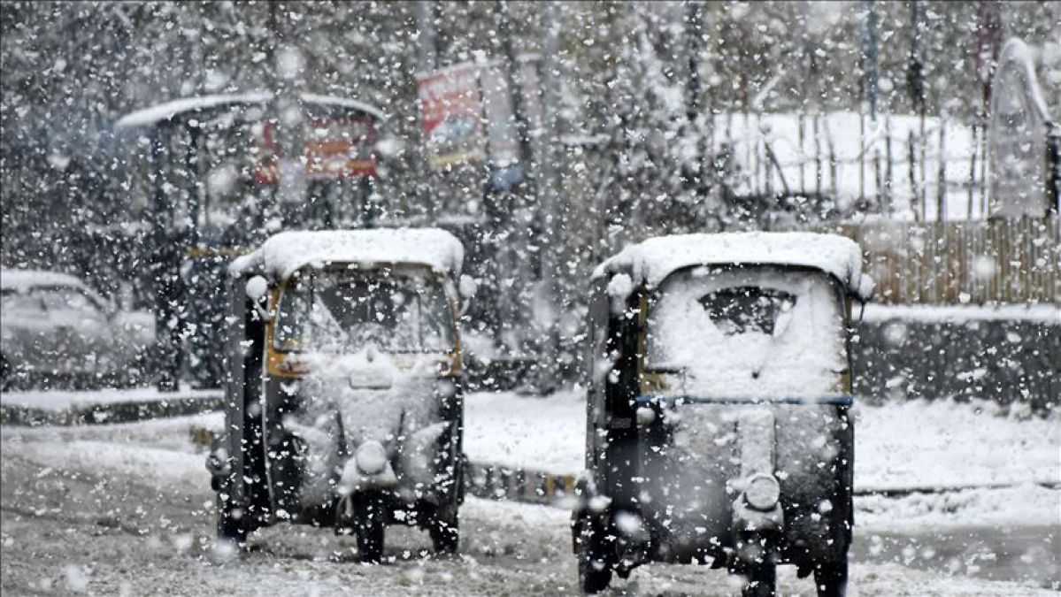Snowfall increases in mountainous areas, people suffering from cold wave