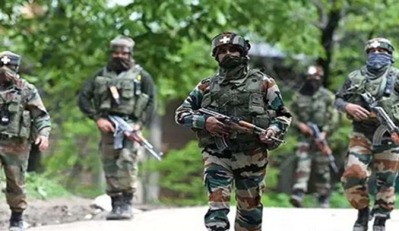 जम्मू कश्मीर में सेना ने मार गिराए 3 घुसपैठिए, 4 जवान घायल