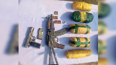 पाक से हो रही तस्करी का भंडाफोड़, पंजाब पुलिस ने पकड़ी ड्रग्स और हथियारों की बड़ी खेप