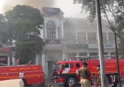 Massive fire in Delhi's Connaught Place, 6 fire tenders rushed to spot