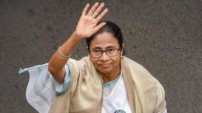 Mamata Banerjee rally against many laws, distribute clothes to children