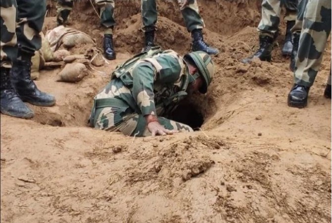 पाक की नापाक हरकत फिर हुई उजागर, सेना ने जम्मू कश्मीर में खोजी एक और सुरंग