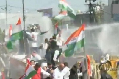 Congress' Raj Bhavan march against agriculture law, police lathi charge