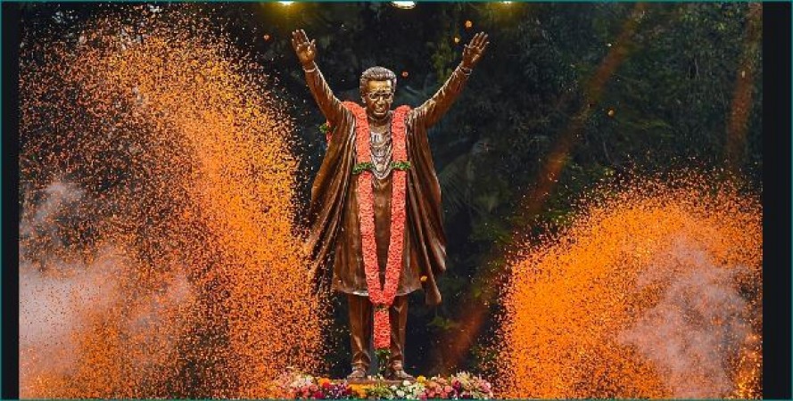 Statue of Balasaheb Thackeray unveiled in Maharashtra