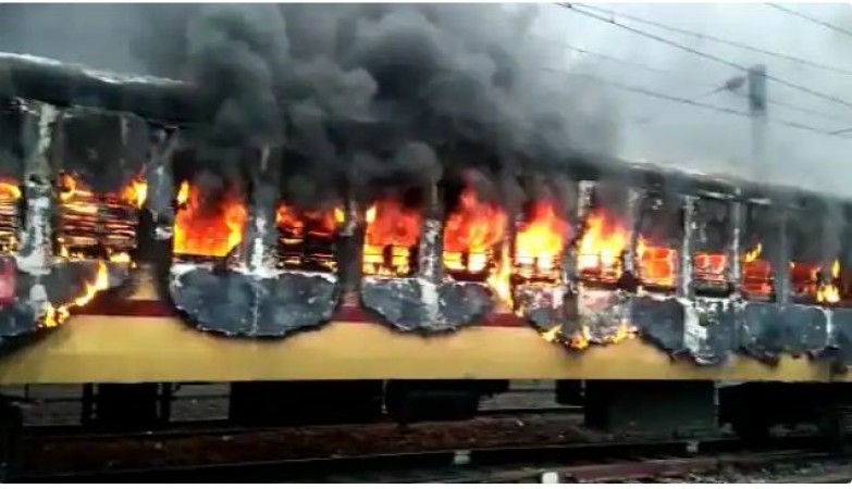Congress organization NSUI is behind the burning of trains in UP-Bihar! claim in railway report