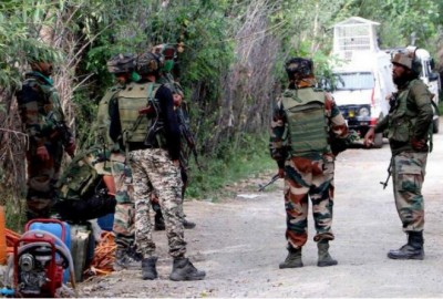 Terrorist threw grenade at Indian Army in Anantnag, 4 soldiers injured