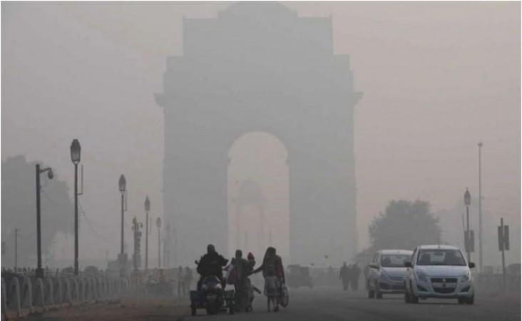 दिल्ली-NCR में जारी रहेगी गलन और ठिठुरन, कोहरे के चलते दृश्यता घटी