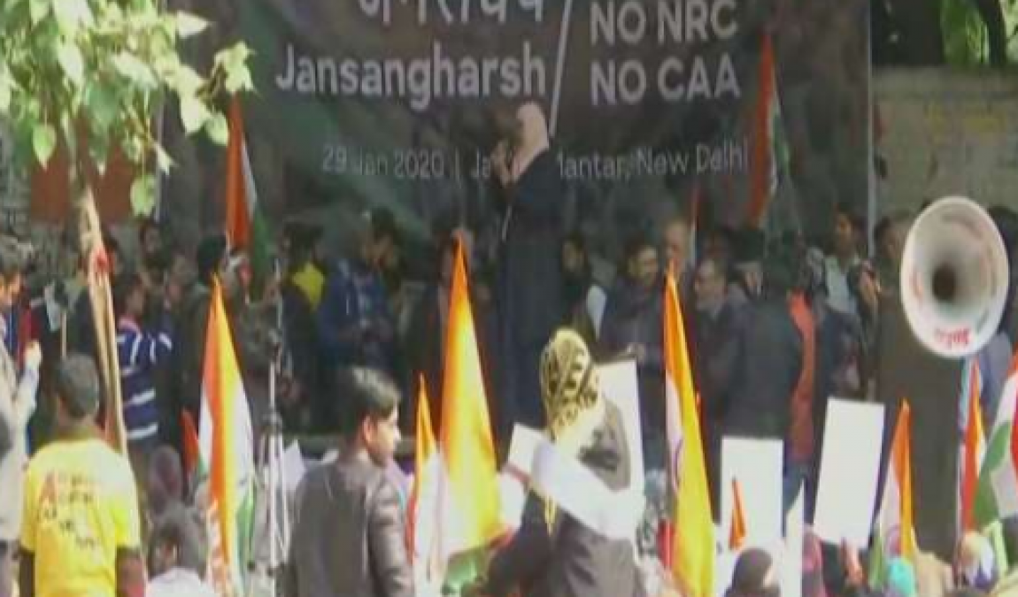 Protesters arrive at Jantar-Mantar, slogans against CAA continue