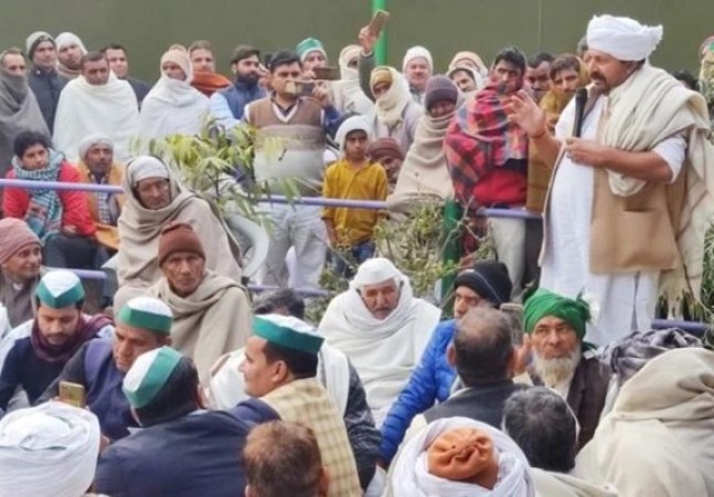 किसान आंदोलन: मुजफ्फरनगर में किसानों की महापंचायत शुरू, कांग्रेस और सपा के नेता भी मौजूद