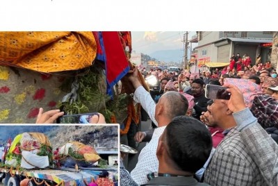 'रामलला' के निर्माण के लिए नेपाल से लायी जा रही शिला, स्पर्श करने को उमड़ पड़ा जनसैलाब