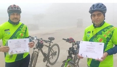 Two youths create record to cycle 3000 km, Government provide Gold Medal