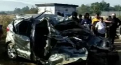 Car shatters in terrible accident on Pune-Mumbai National Highway, many killed