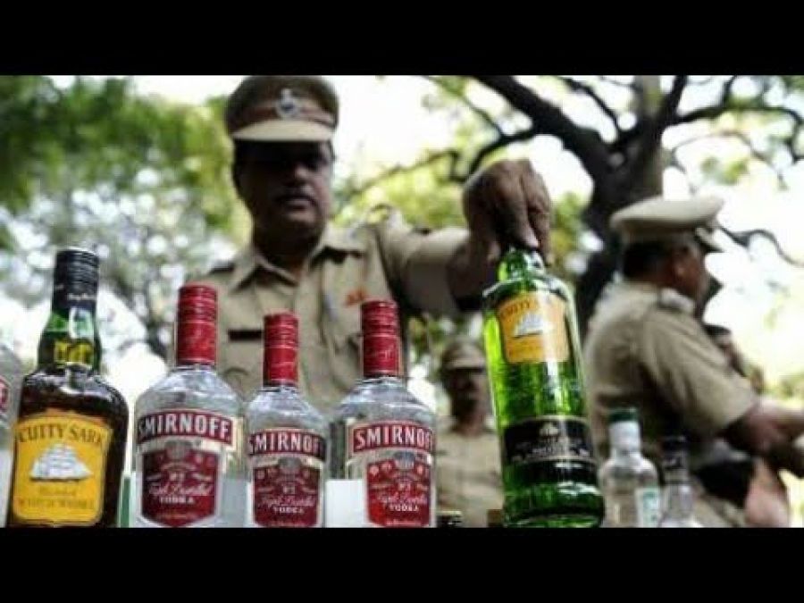 Bihar policemen used to stole and drank alcohol in the police station