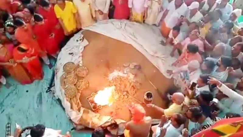 बालाजी महाराज को अर्पित किया गया 2700 Kg का रोट, 25 हजार श्रद्धालुओं को बांटा जाएगा इसका प्रसाद