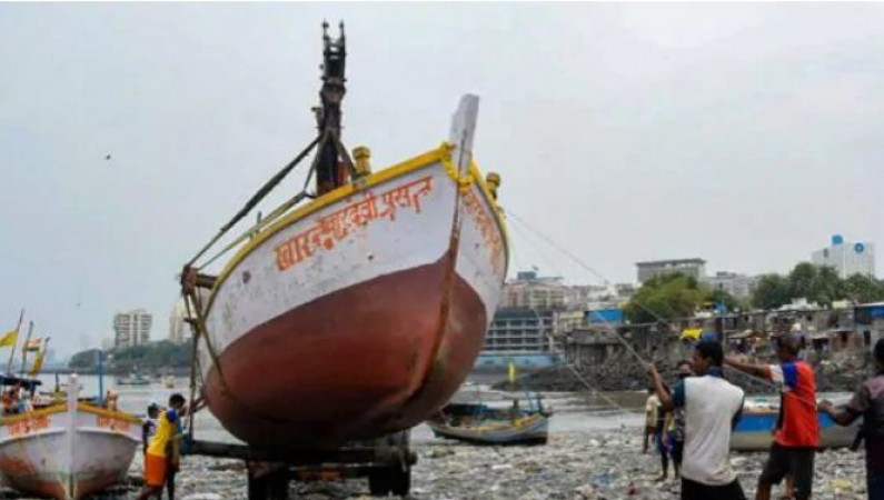 Suspicious boat found in Daman, stir up after threatening to blow up Hotel Taj