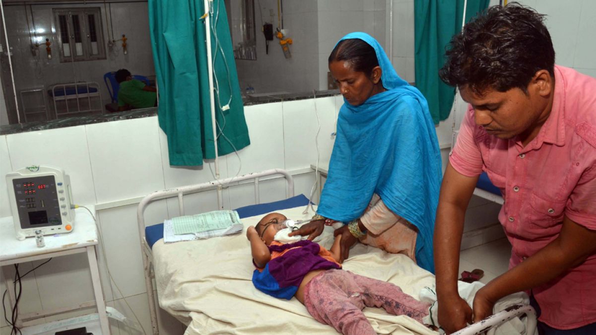 चमकी बुखार से बचे बच्चों पर मंडरा रहा दिव्यांग होने का खतरा, डॉक्टरों ने जताई आशंका