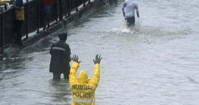 अगले दो दिनों में जलमग्न हो सकती है मुंबई, सीएम फडणवीस ने दी घर में रहने की चेतावनी