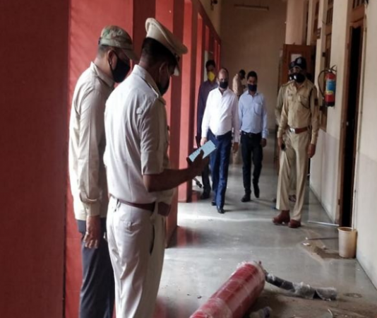 Gas cylinder explodes in Indore High Court, many injured